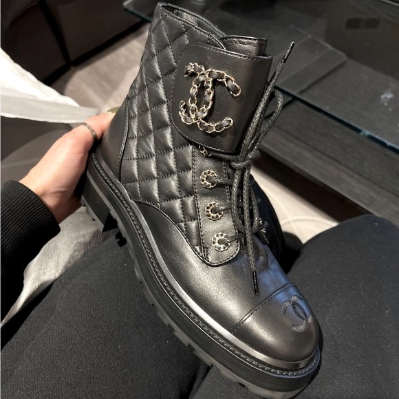 Brand new Chanel booties size 36.5. Rare style. - Picture 2 of 4